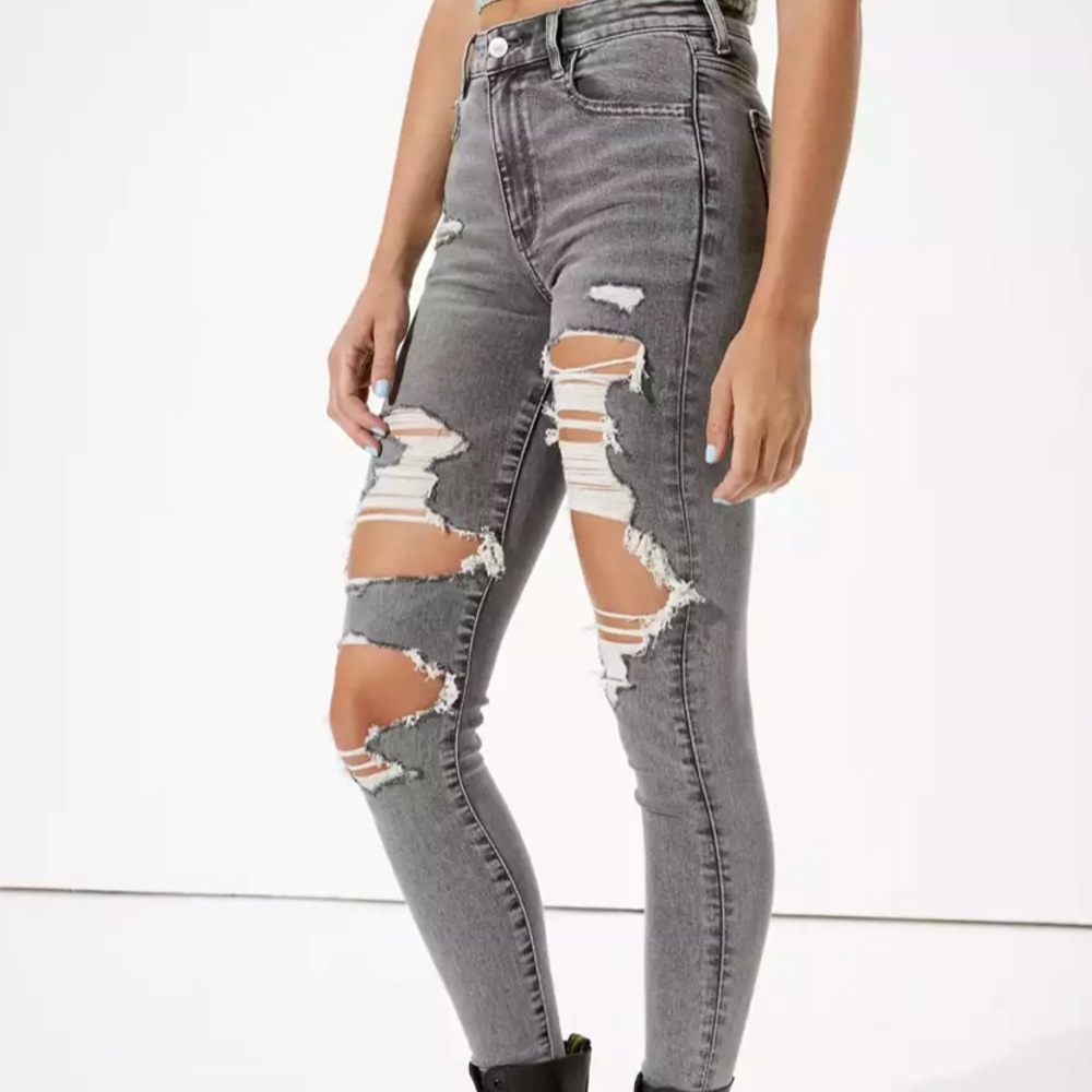 American Eagle grey distressed high rise jegging